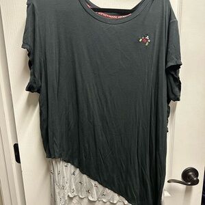 Disney Women's Asymmetrical Black Top size 1X / NWOT833